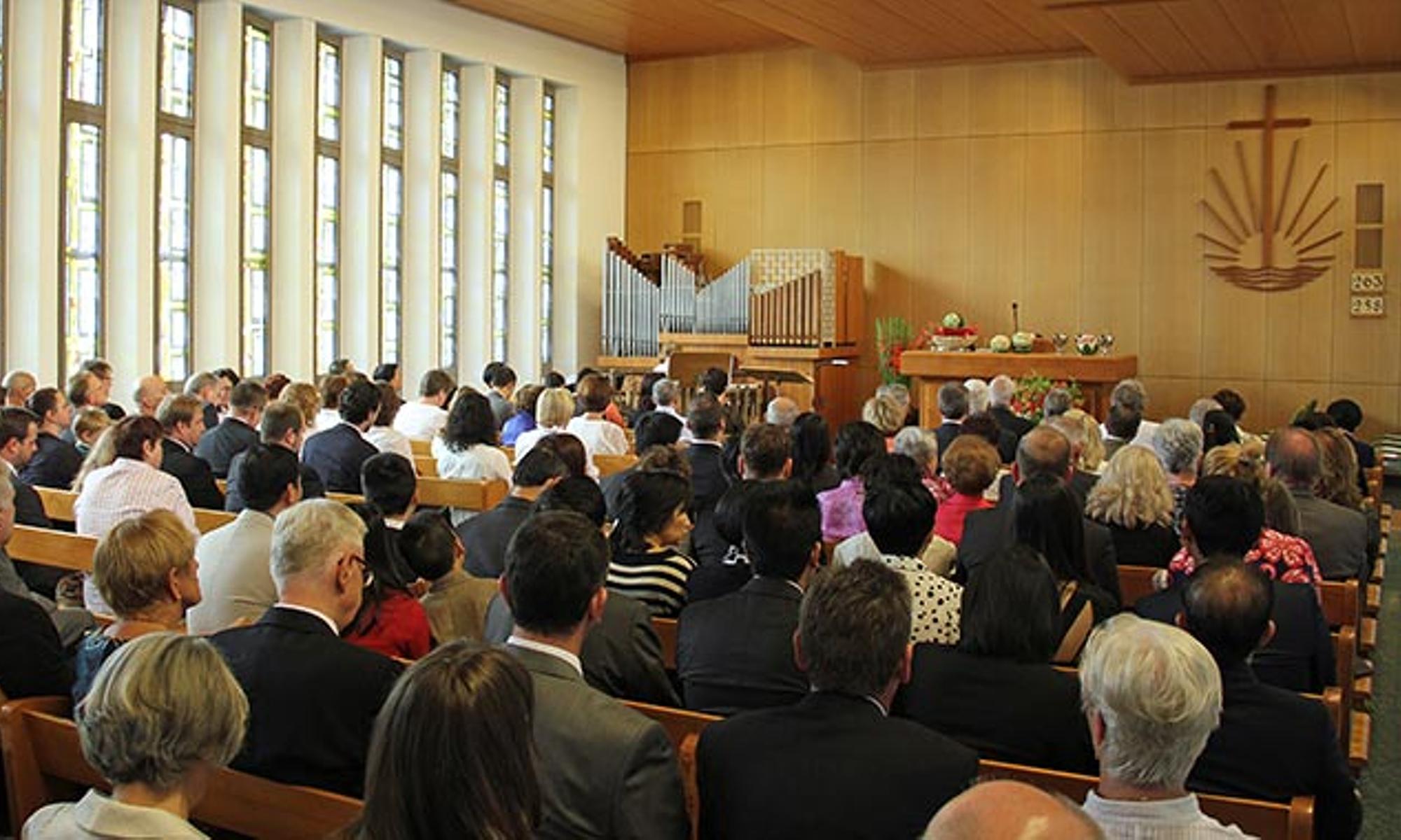 Viele, auch ehemalige, Gemeindemitglieder waren zum Festgottesdienst gekommen
