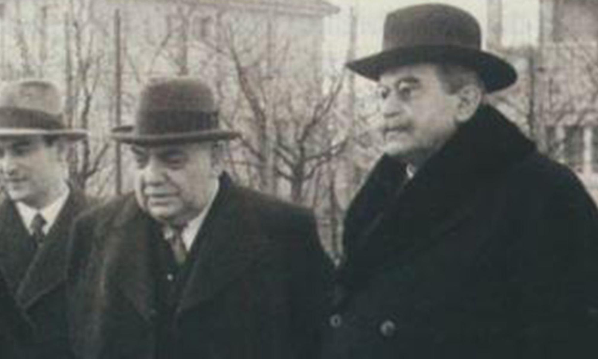 Bezirksapostel Hartmann (Mitte) und Stammapostel J.G. Bischoff (rechts) 
1935 in Mannheim