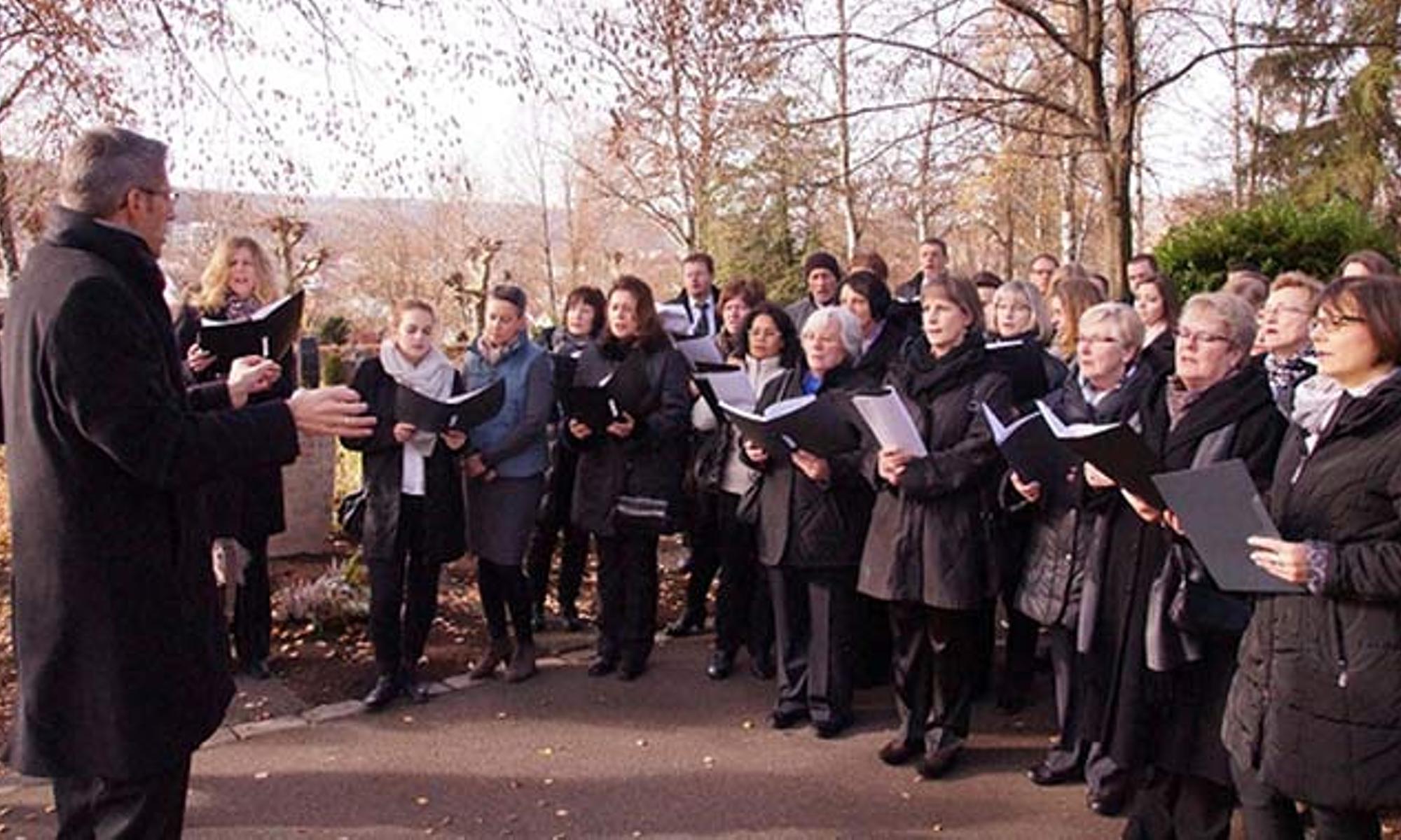 Chor der Gemeinde Esslingen bei Gedenkveranstaltung zum Volkstrauertag