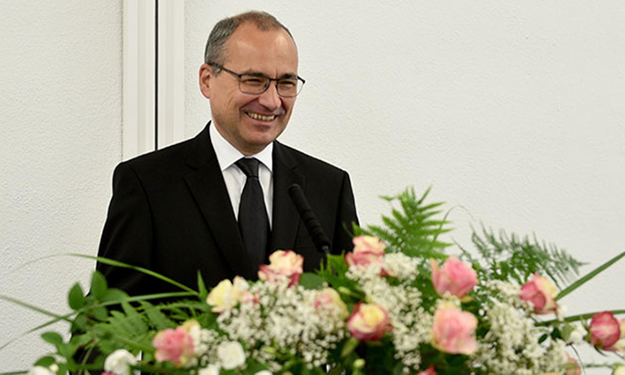 Stammapostel Jean-Luc Schneider feierte Gottesdienst in Straß (Nersingen)