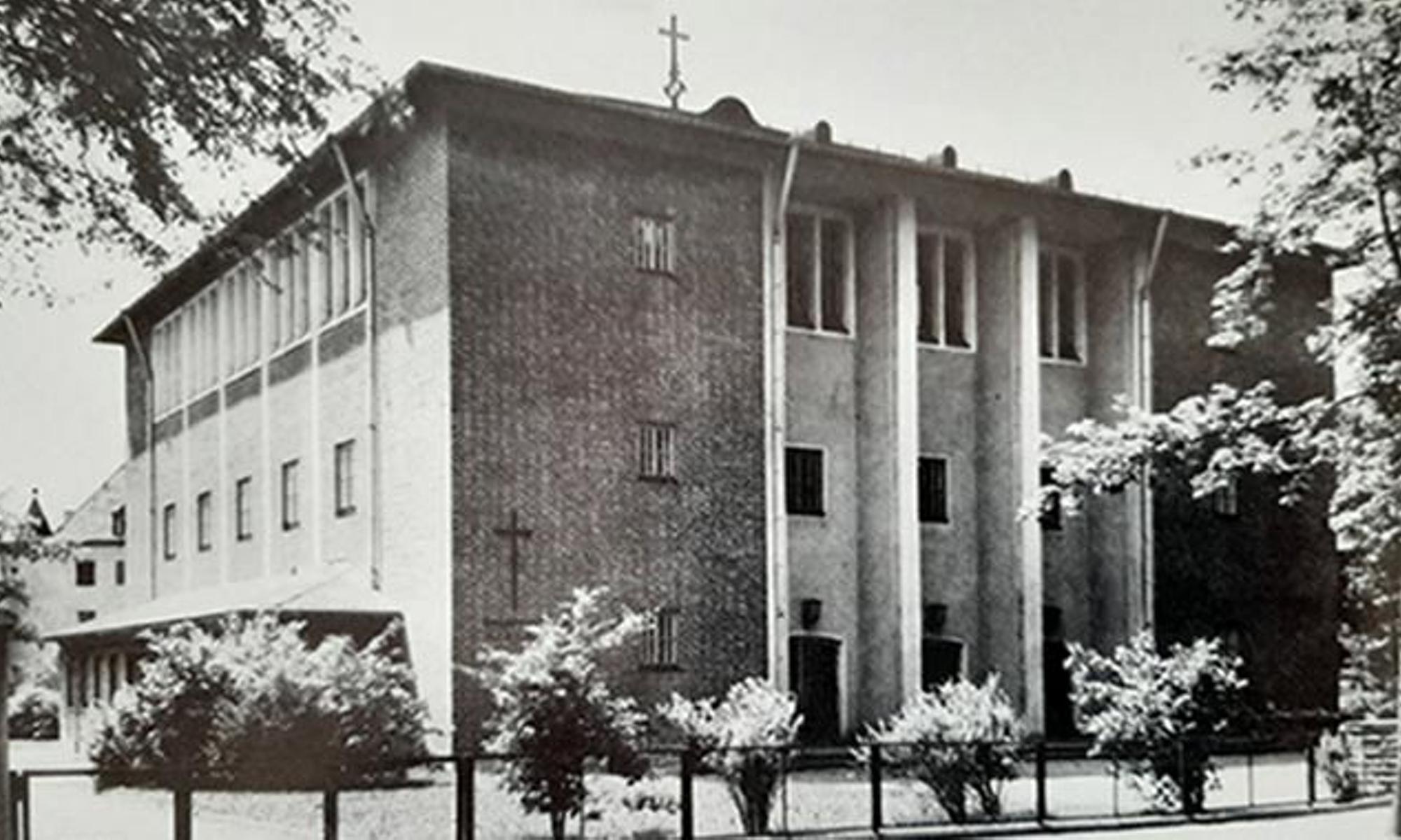 1951 bekommt die neuapostolische Gemeinde in Augsburg 
ein eigenes Kirchengebäude in der Stettenstr. 7