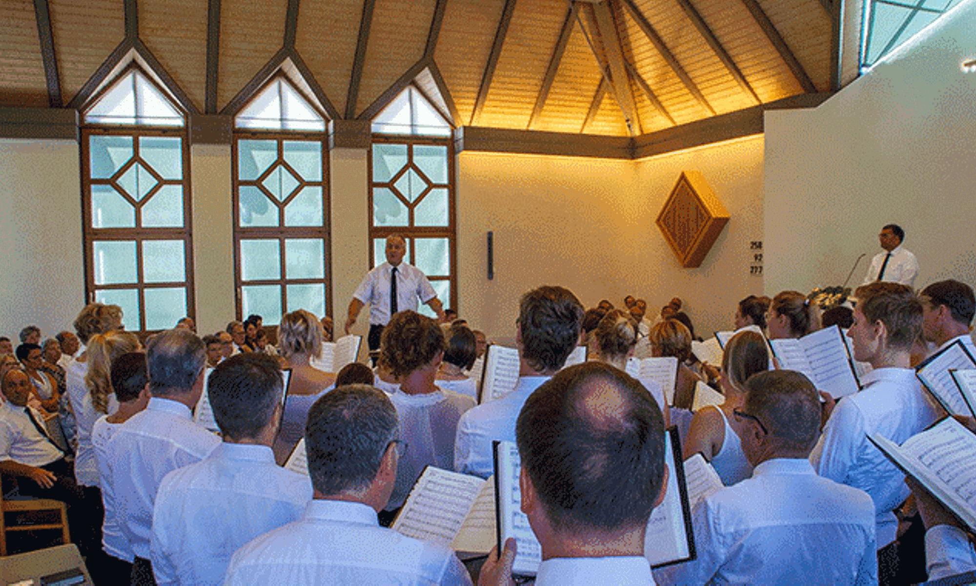 Der gemischte Chor erfreute die ganze Kirchengemeinde.