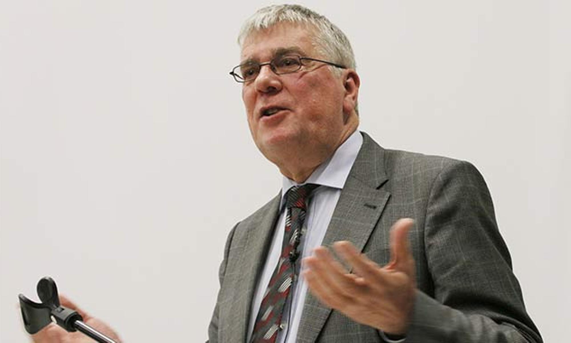 Dr. Reinhard Kiefer