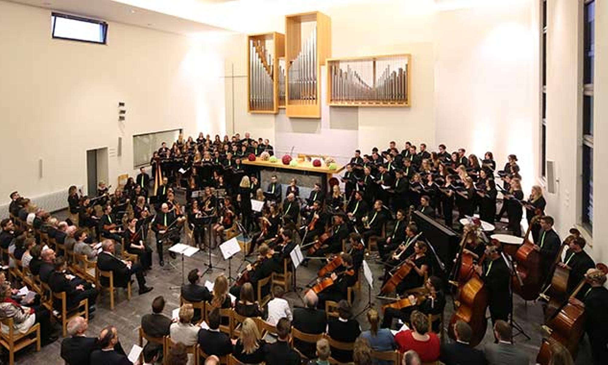 Am Vorabend fand ein Konzert in der Kirche in Ulm-West statt