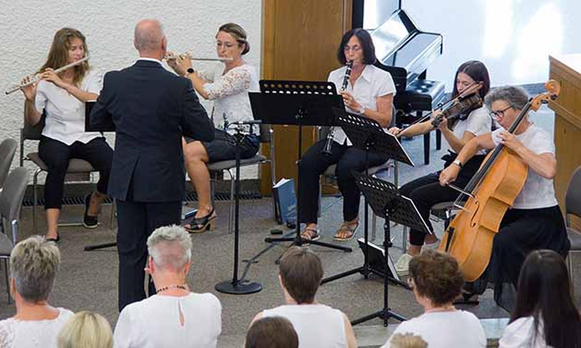 Ein Ensemble umrahmte den Gottesdienst musikalisch.
