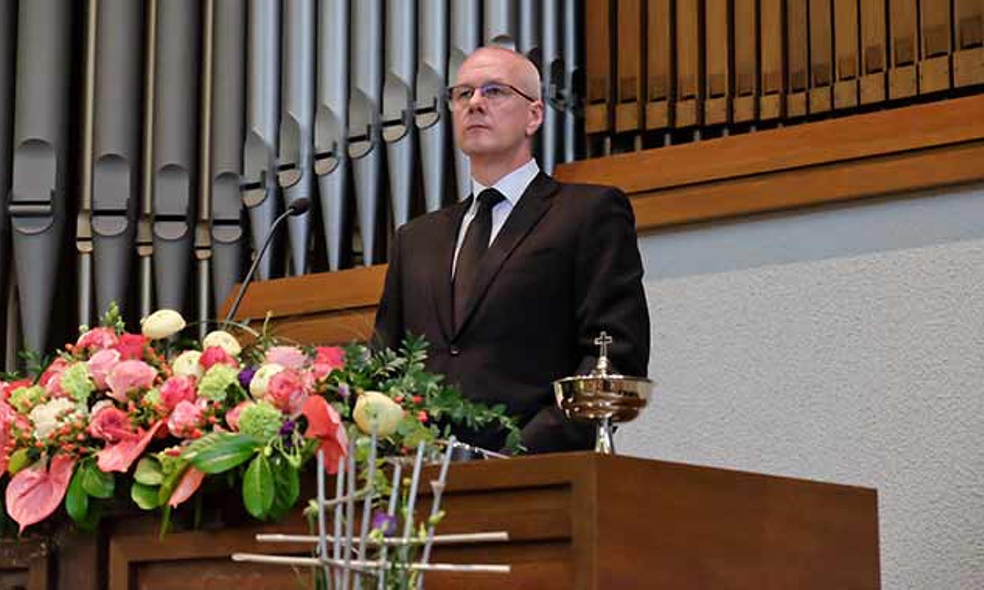 Bezirksapostel Michael Ehrich führte den Gottesdienst durch