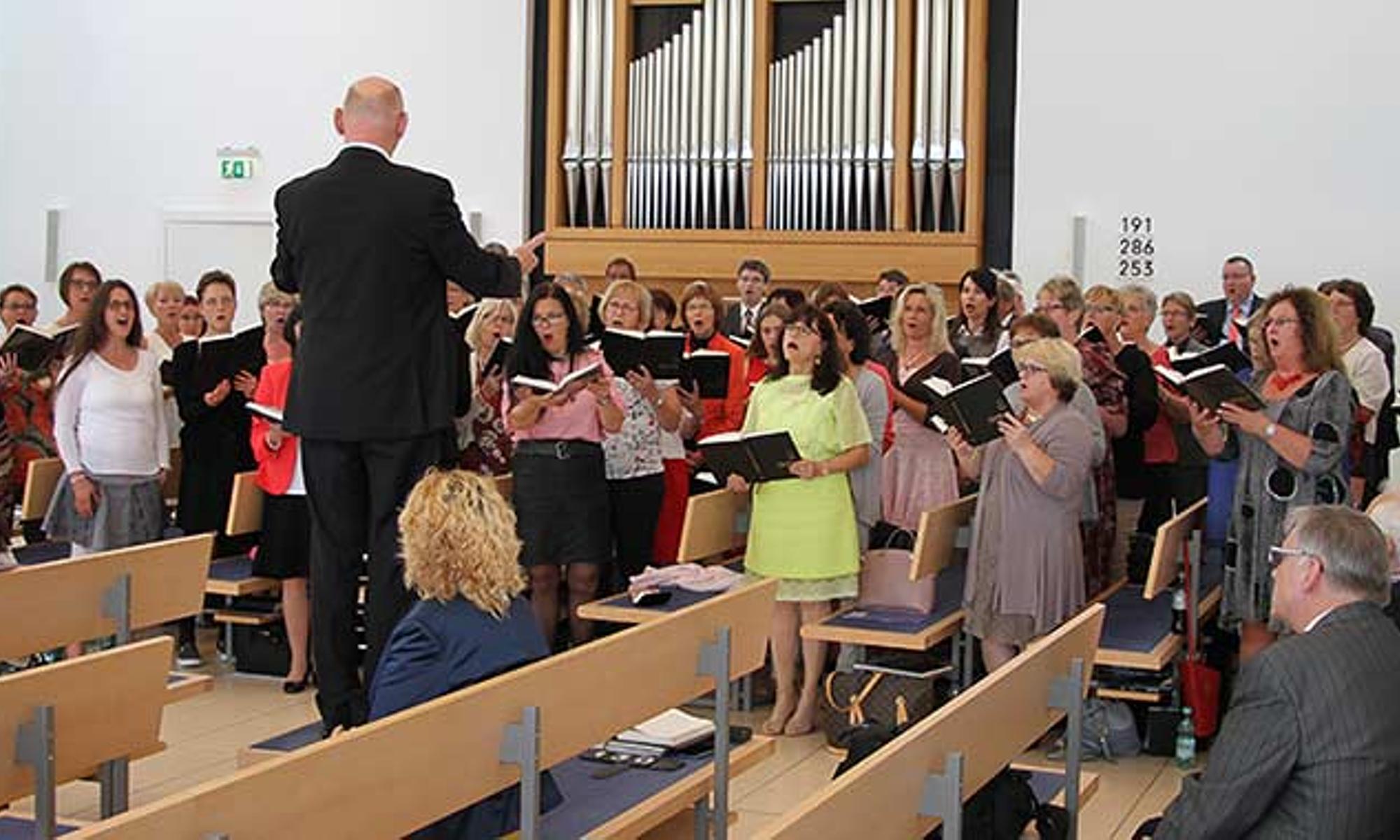 Der gemischte Chor beim Gottesdienst in Heidelberg