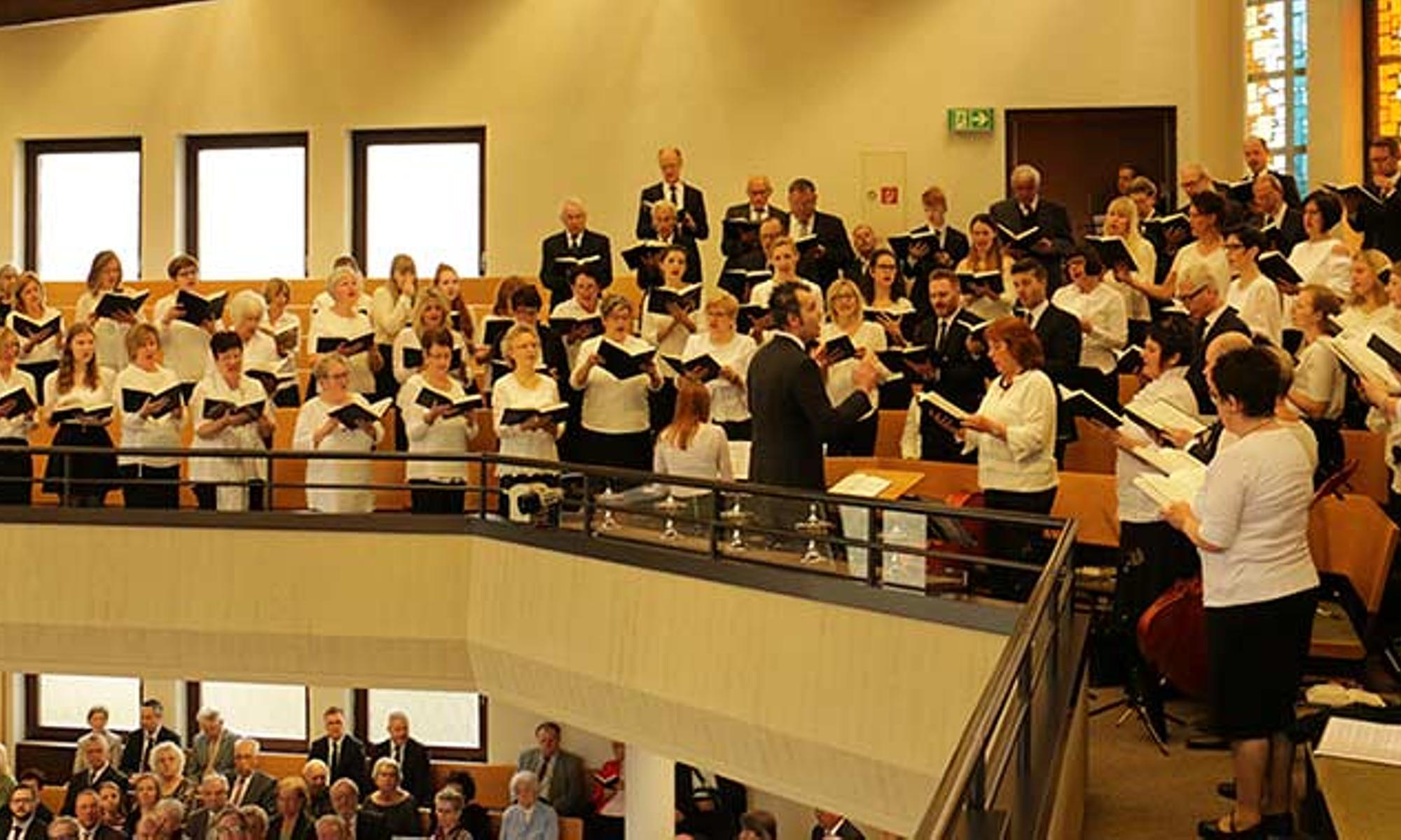 Gemischter Chor im Gottesdienst in Söllingen