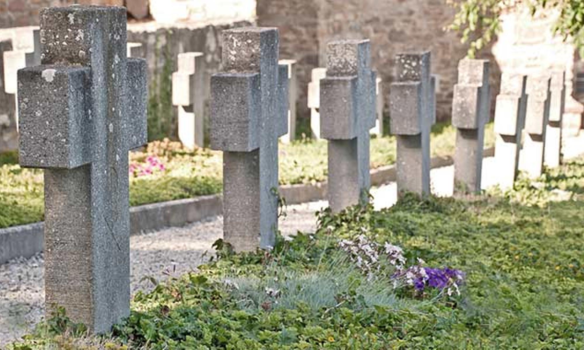 Gräber von im Krieg Verstorbenen