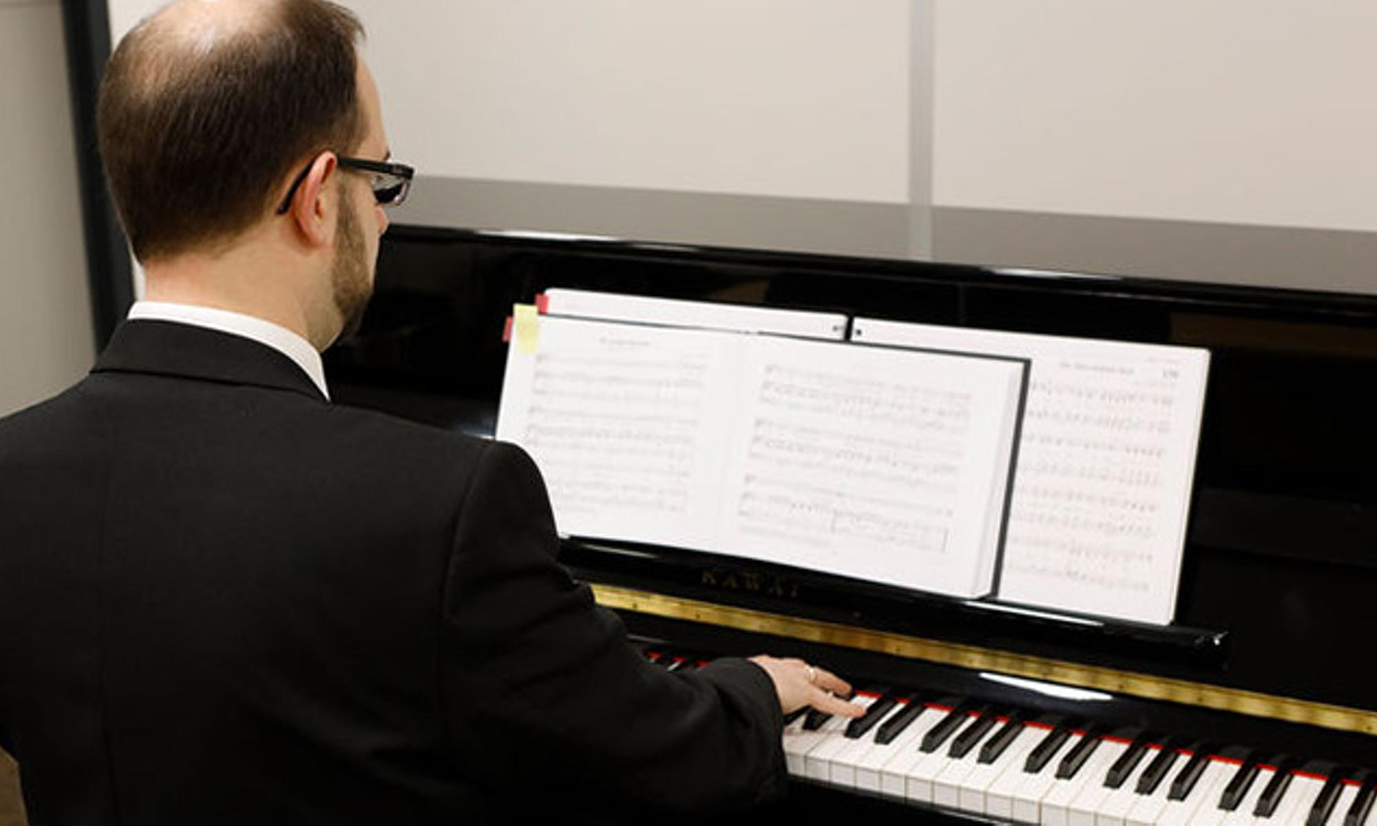 Musikalische Umrahmung durch Orgel- und Klaviervorträge